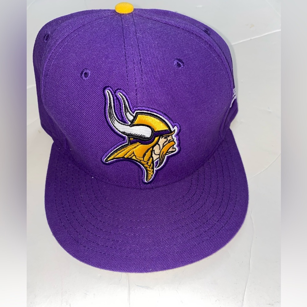 New Era 59Fifty Cap Minnesota Vikings Purple On Field Sideline Hat 7 5/8 EUC
